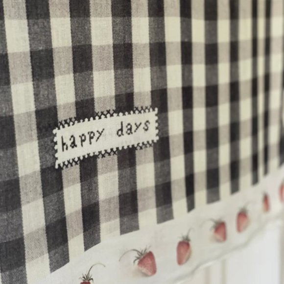 Market of Stars Gingham & Strawberries Scarf - Picture 3 of 5